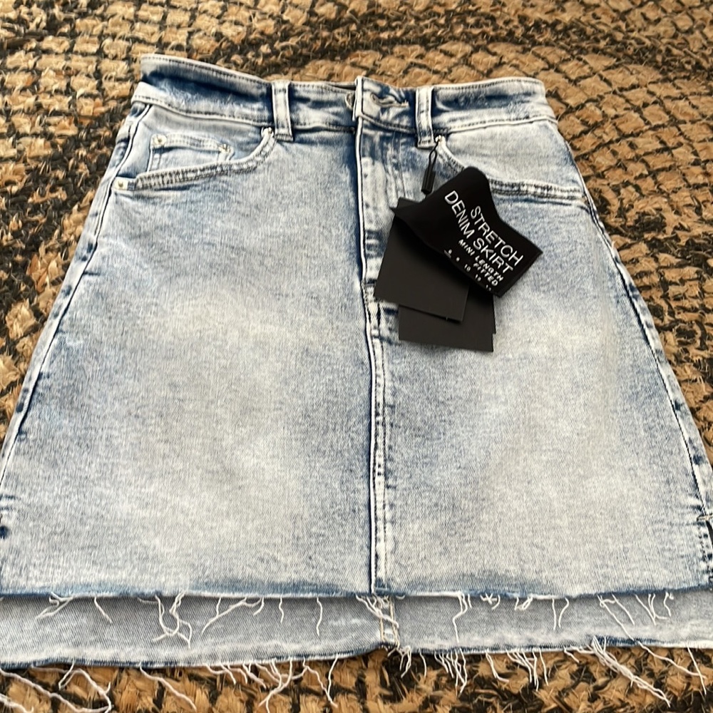 DECJUBA size 6 NEW denim skirt. Has stretch. - Picture 8 of 8